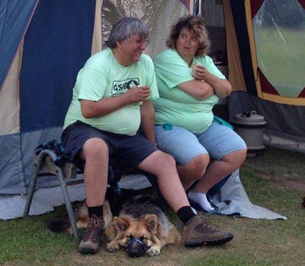 two gsdr volunteers take a break