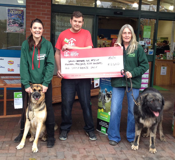 gsdr volunteers receiving our cheque for £13,460 from the Pets at Home support adoption scheme