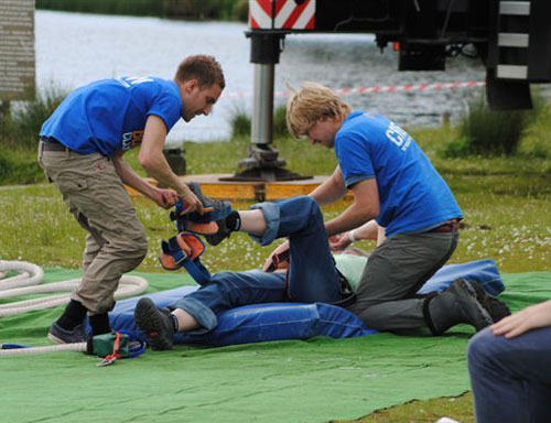 jayne having the bungee straps removed