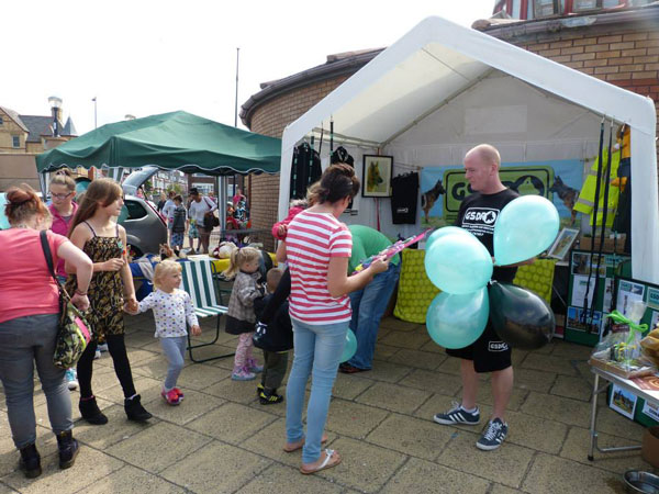 gsdr volunteer with lots of balloons for the kids