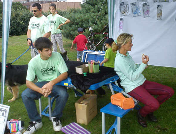 gsdr volunteers having a rest and a bite to eat